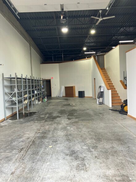 More Photos Of 4617 Dovetail Dr, Madison Light Manufacturing For Lease
