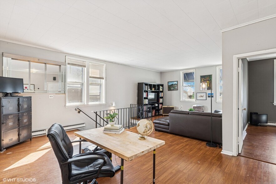 More Photos Of 1224 N Green St, Mchenry General Retail For Sale