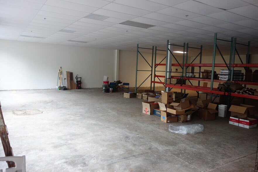 More Photos Of 2129 Pulaski Hwy, Havre De Grace Showroom For Lease