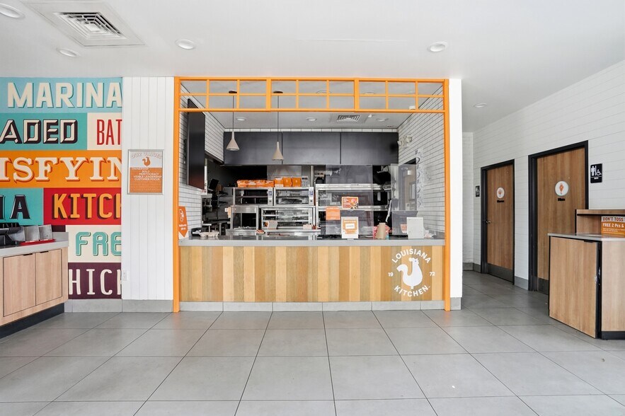 More Photos Of 6107 The Plaza, Charlotte Freestanding For Lease