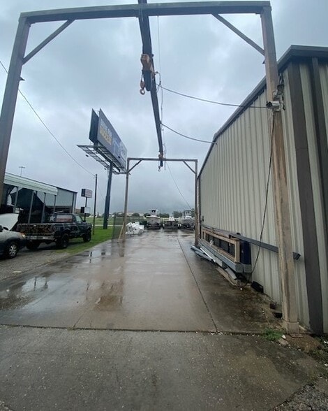 More Photos Of 331 Highway 146 S, La Porte Warehouse For Lease