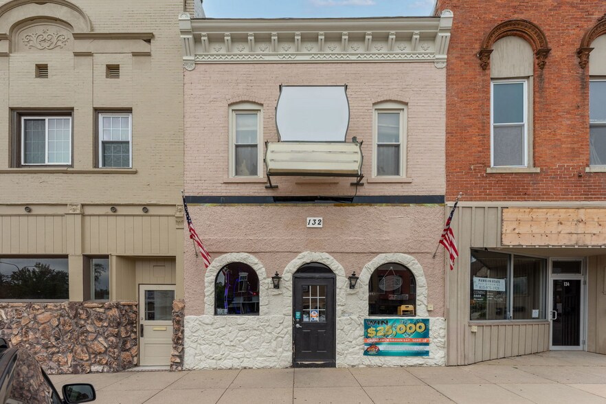 More Photos Of 132 N State St, Belvidere Restaurant For Sale