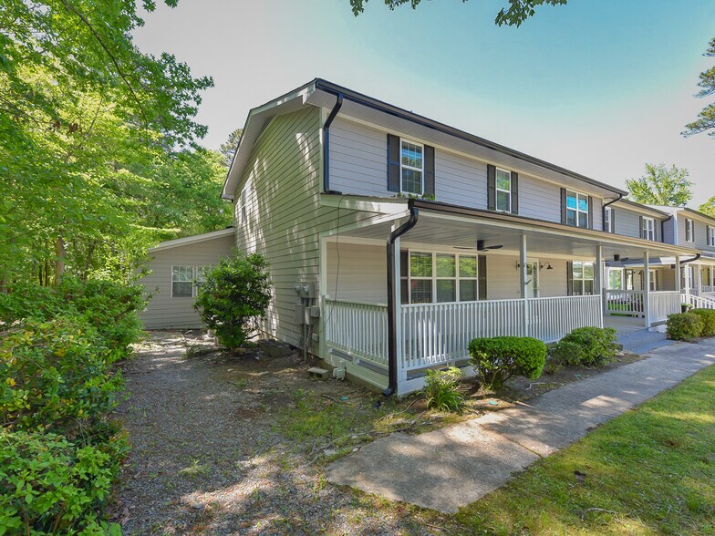 More Photos Of 225 Douglas St, Holly Springs Apartments For Sale