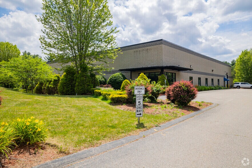 Primary Photo Of 33 Constitution Dr, Hudson Warehouse For Sale