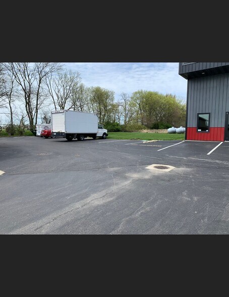 More Photos Of 8745 Old US Highway 50, Breese Industrial For Lease