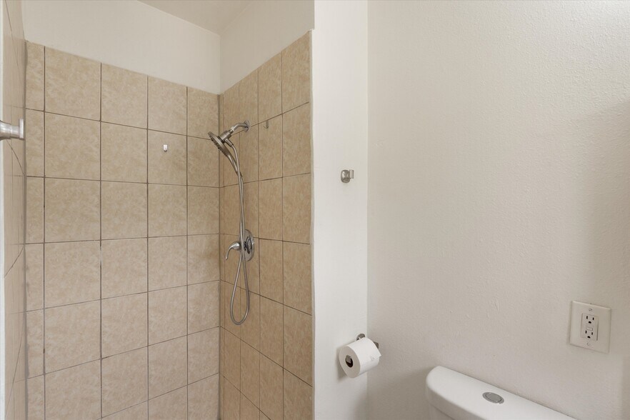 More Photos Of 3925 Barrett Rd, Los Angeles Apartments For Sale