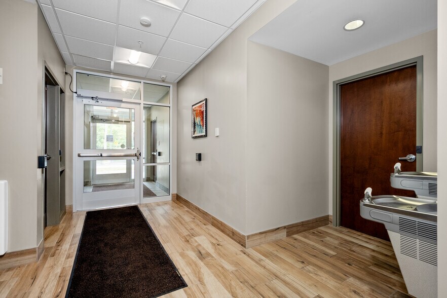 More Photos Of 3020 Orchard Park Rd, Buffalo Office For Sale