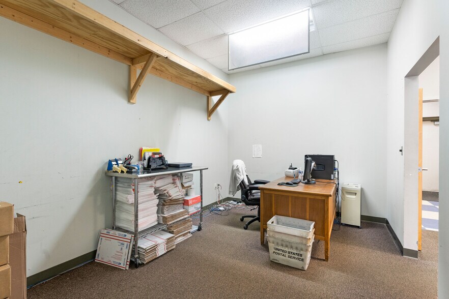 More Photos Of 1111 Chastain Rd, Kennesaw Freestanding For Sale