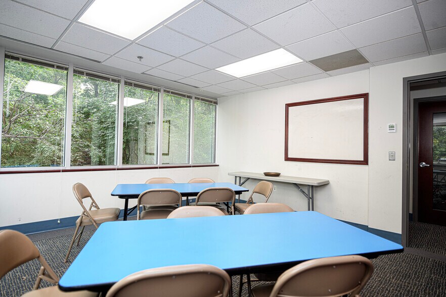 More Photos Of 9635 Philadelphia Rd, Baltimore Office For Lease