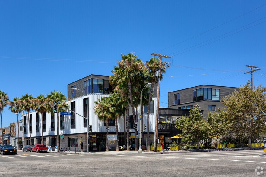More Photos Of 1645 Abbot Kinney Blvd, Venice Apartments For Lease