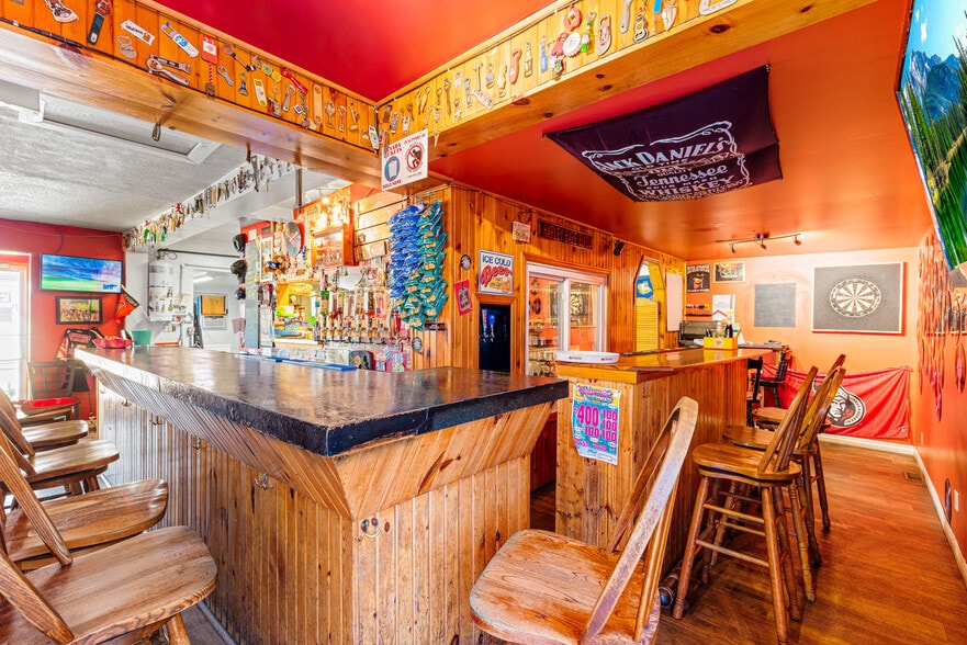 More Photos Of 7 Union St, Smiths Falls Restaurant For Sale