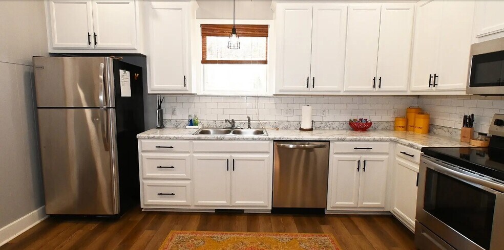 More Photos Of 812 N Main St, Gore Specialty For Sale