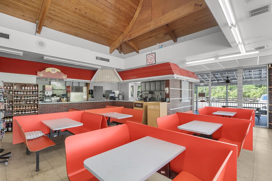More Photos Of 500 Buff Blvd, Summerton General Retail For Sale