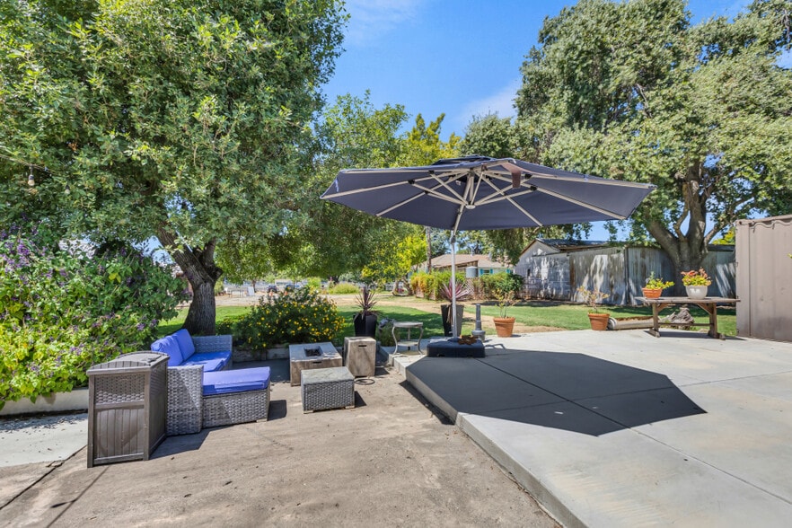 More Photos Of 9455 E Stockton Blvd, Elk Grove Specialty For Sale