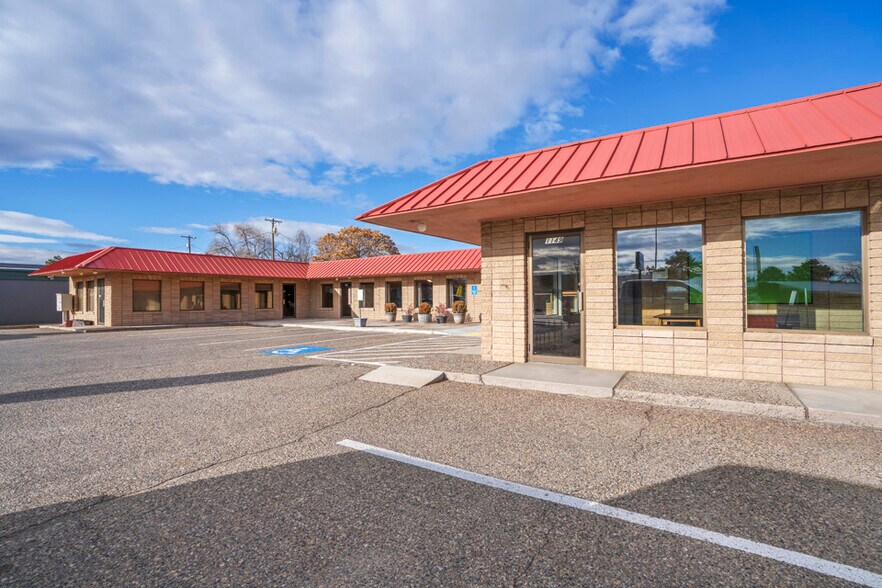 More Photos Of 1149-1159 SW 4th Ave, Ontario Office For Sale