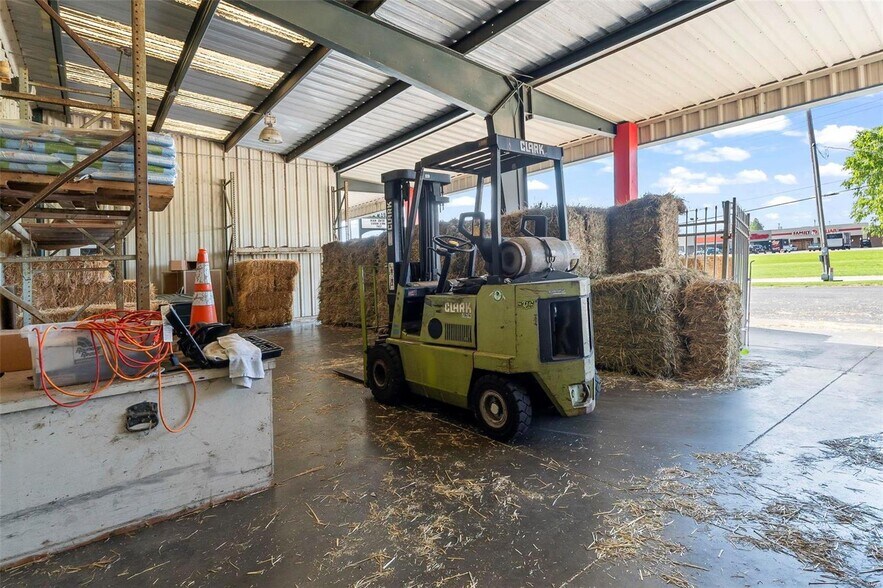 More Photos Of 1014 Linn St, Sikeston Freestanding For Sale