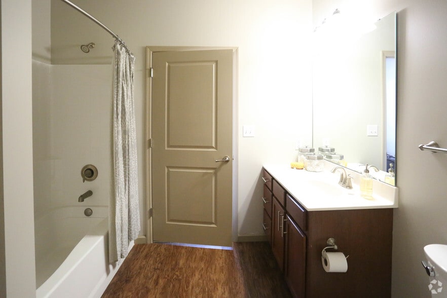 More Photos Of 1520 S 5th St, Saint Charles Unknown For Lease