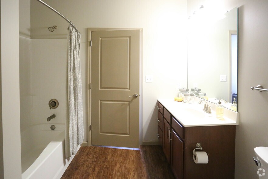 More Photos Of 1520 S 5th St, Saint Charles Unknown For Lease