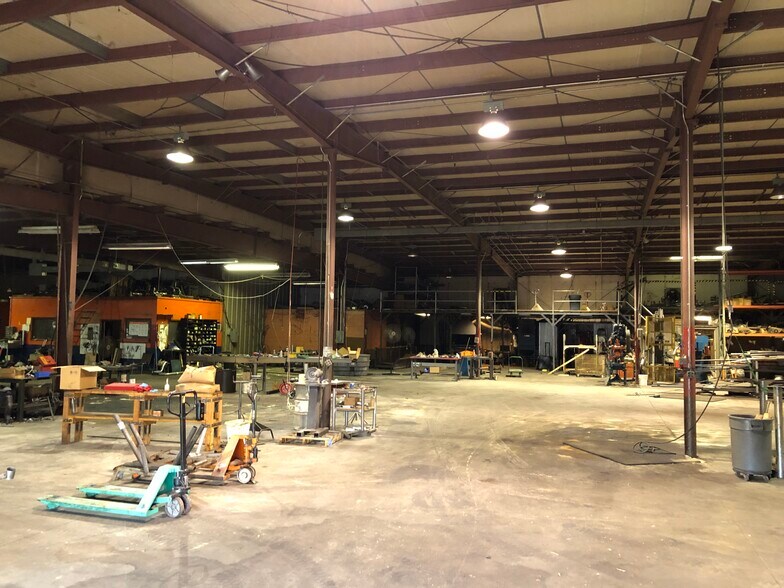 More Photos Of 6124 Potters, Plumsteadville Manufacturing For Sale