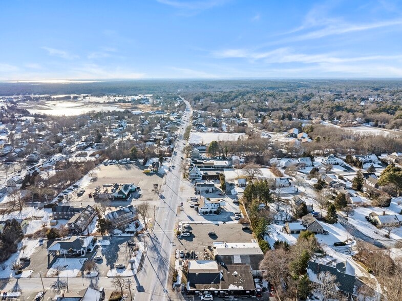More Photos Of 33 County Rd, Mattapoisett Freestanding For Sale