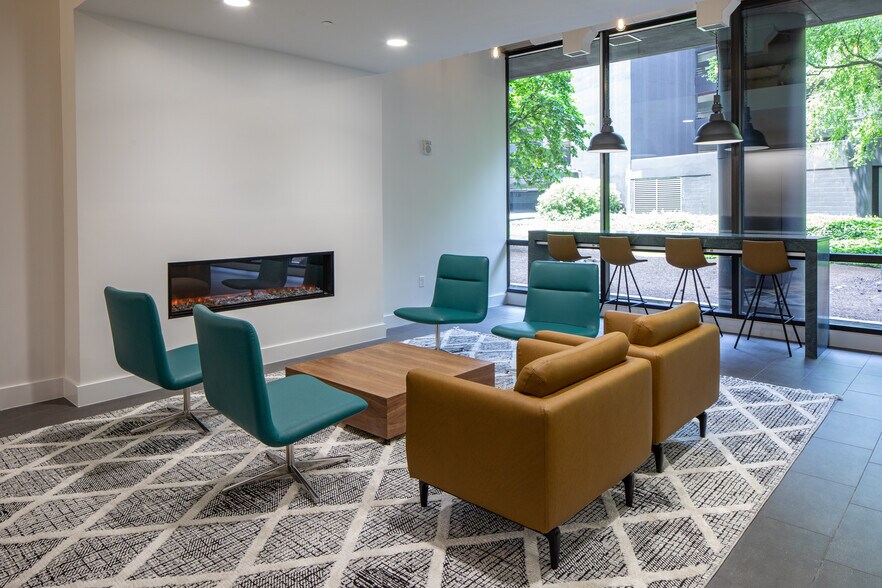 More Photos Of 2 Ravinia Dr, Atlanta Office For Lease