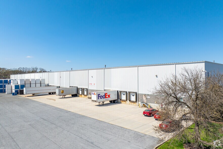 More Photos Of 1011 Aip Dr, Middletown Warehouse For Lease