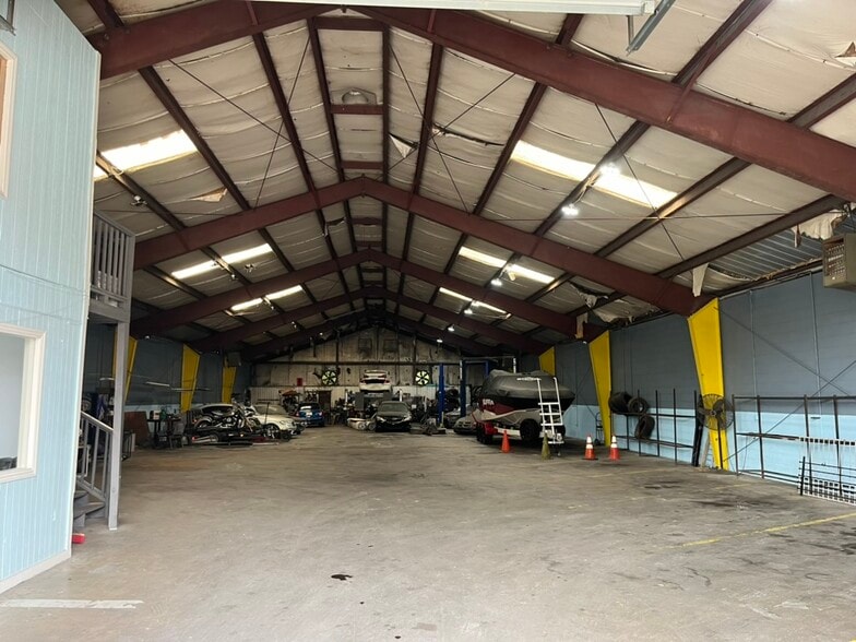 More Photos Of 7130 Long Dr, Houston Warehouse For Sale
