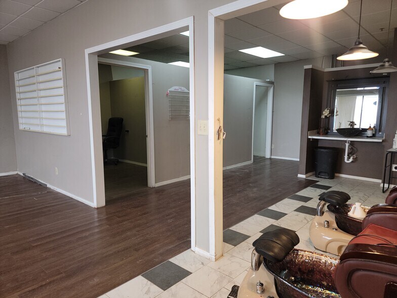 More Photos Of 6249 E 21st St, Wichita Storefront For Lease