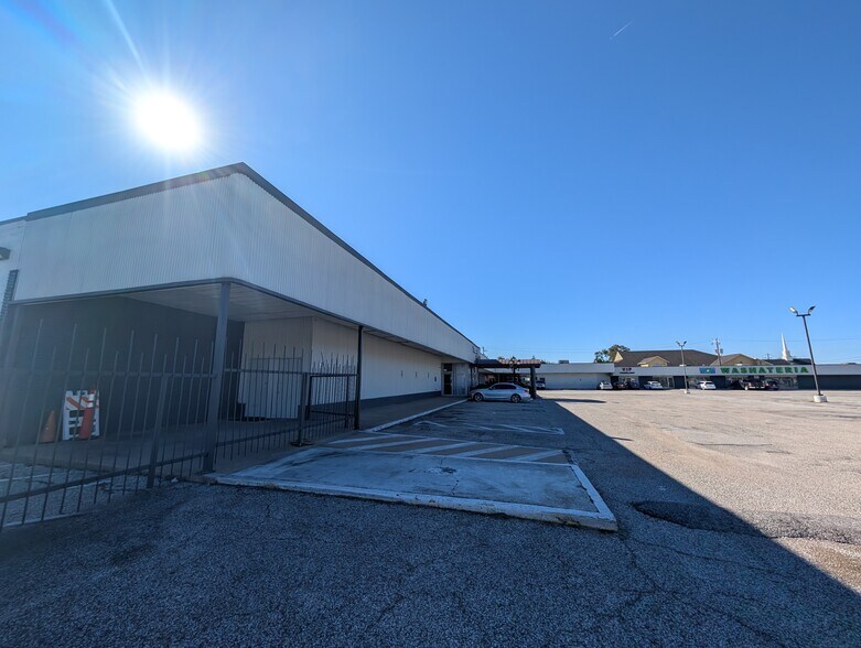 More Photos Of 100 E Little York Rd, Houston Unknown For Lease