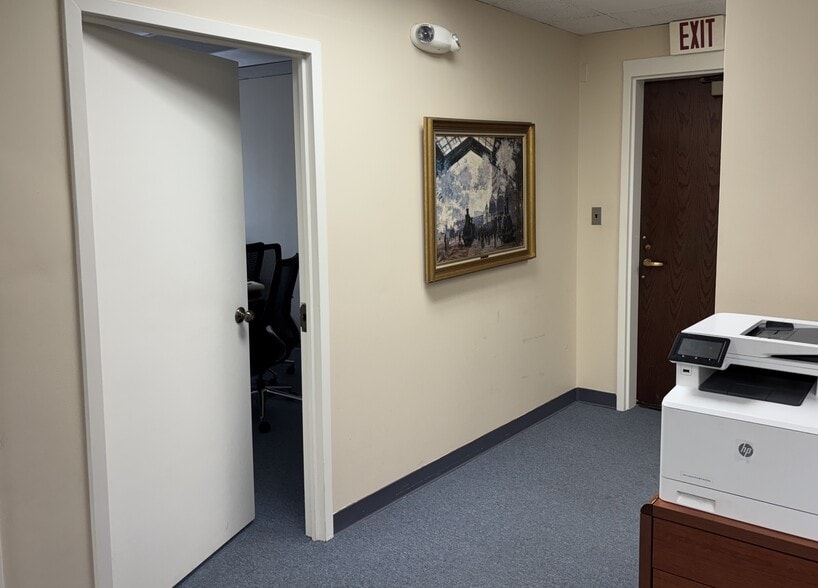 More Photos Of 11860-11864 Sunrise Valley Dr, Reston Office For Sale