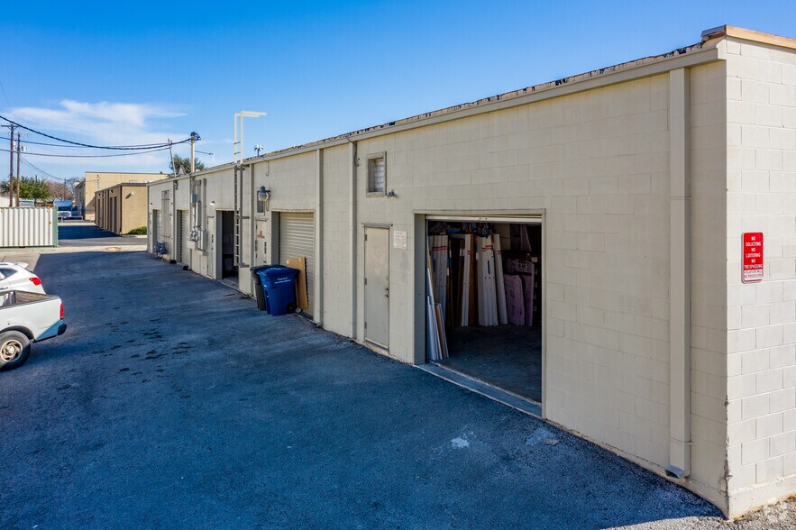 More Photos Of 4219-4227 Gatecrest, San Antonio Service For Lease