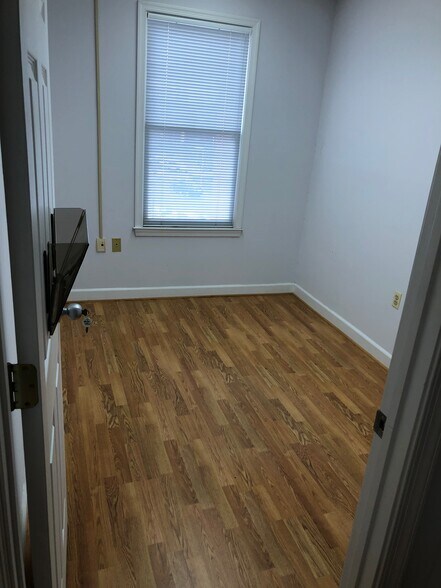 More Photos Of 18500-18540 Office Park Dr, Gaithersburg Office For Sale