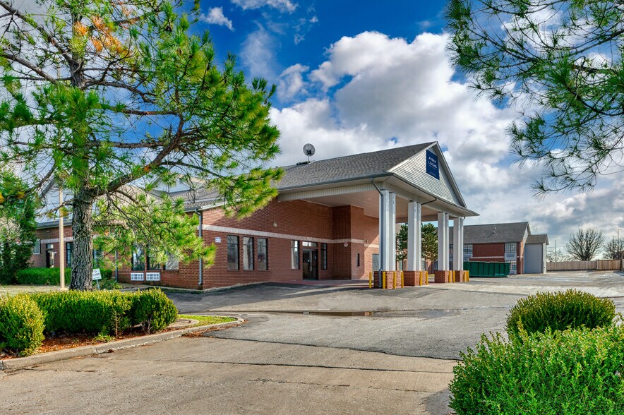 More Photos Of 3211 S 79th East Ave, Tulsa Apartments For Sale