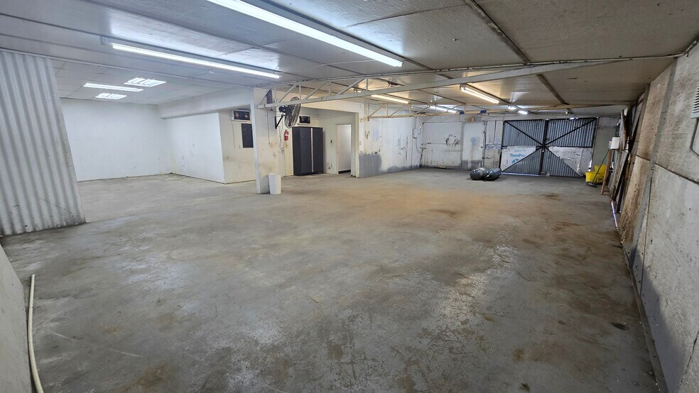 More Photos Of 2817 SW Wilshire Blvd, Burleson Auto Repair For Lease