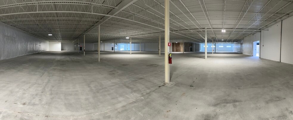 More Photos Of 3 Lopez Rd, Wilmington Manufacturing For Lease