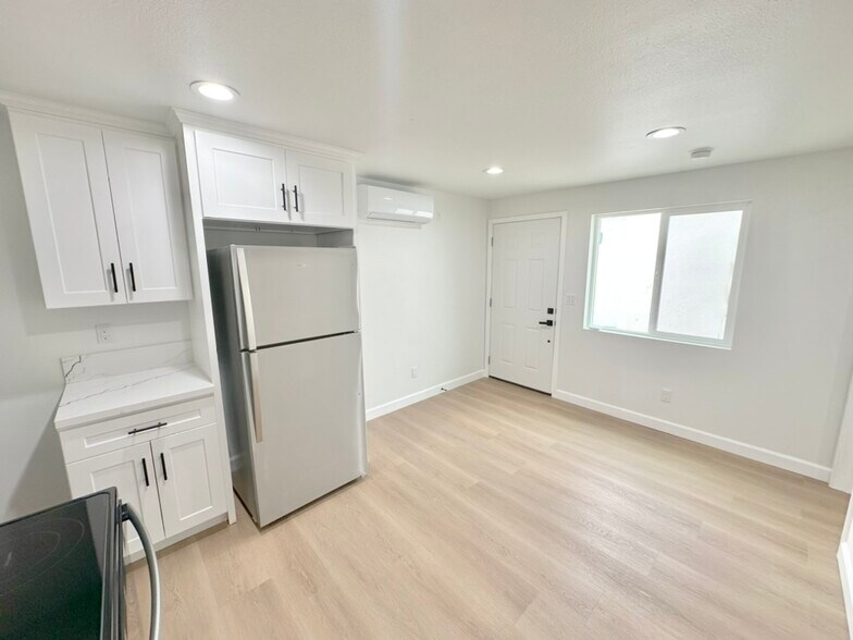More Photos Of 10720 Charnock Rd, Los Angeles Multifamily For Sale