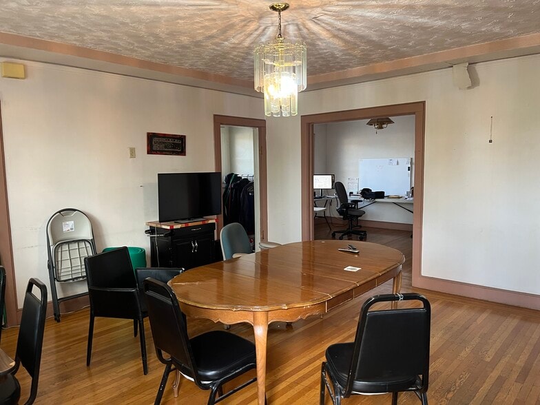 More Photos Of 3121 Broadway, Sacramento Storefront Retail Residential For Sale