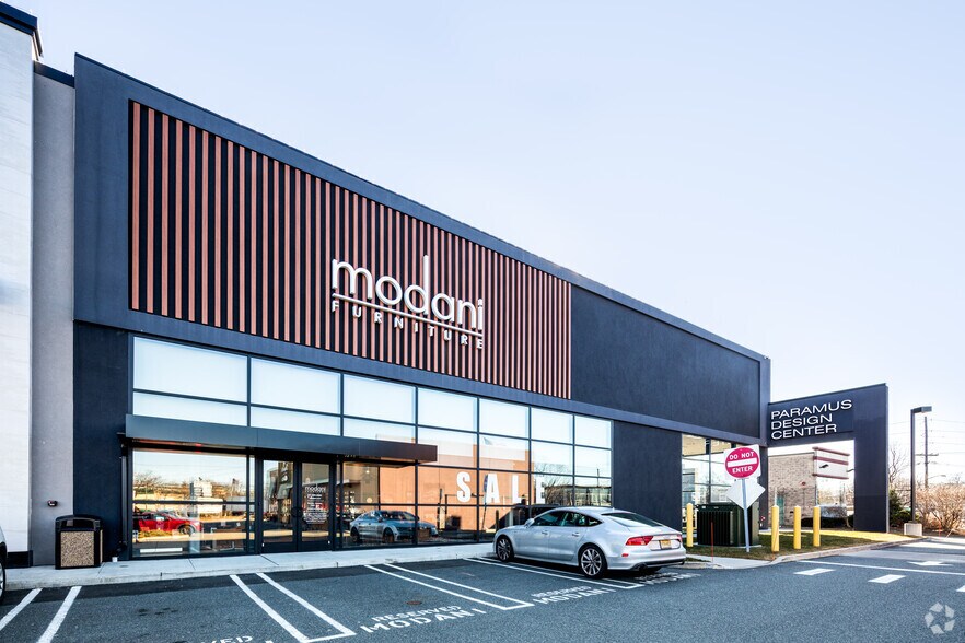 More Photos Of 762-776 N State Rt 17, Paramus Unknown For Lease