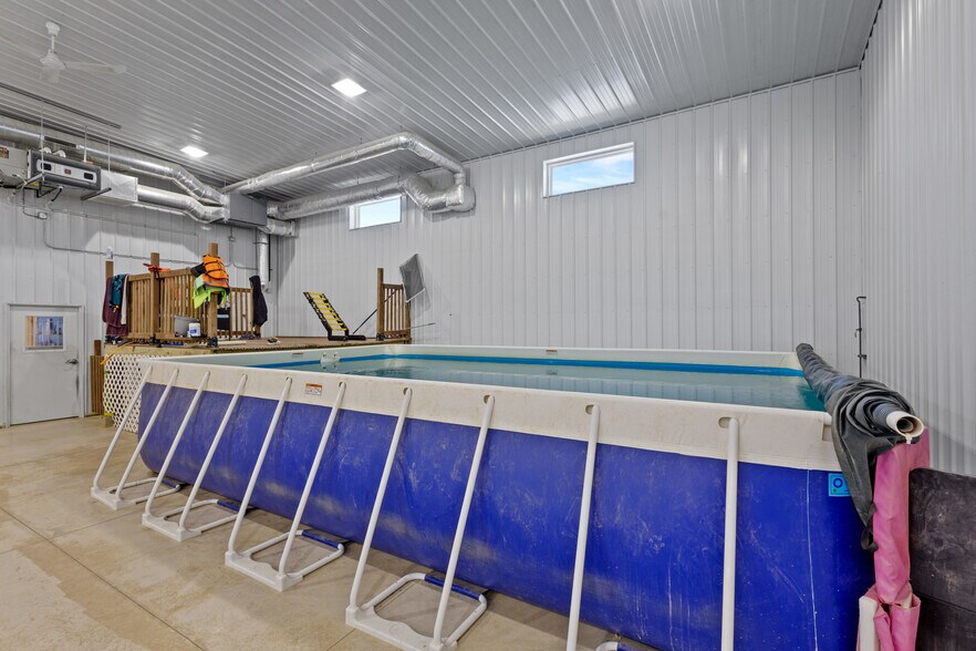 More Photos Of 390 Progress Dr, Cottage Grove Veterinarian Kennel For Sale