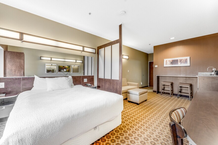 More Photos Of 20 Southland Dr, Fairmont Hotel For Sale