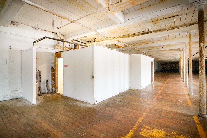 More Photos Of 1 Lewiston St, Fall River Warehouse For Lease
