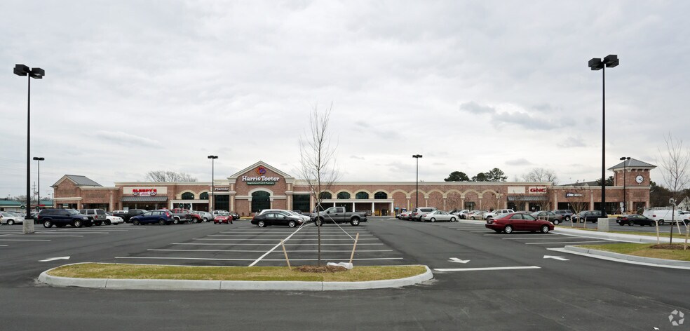 More Photos Of 7550 Granby St, Norfolk Supermarket For Lease