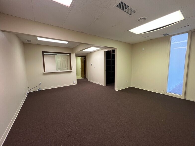 More Photos Of 2710 W Court St, Flint Office For Sale
