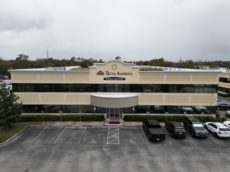 More Photos Of 588 Monroe Rd, Sanford Showroom For Lease