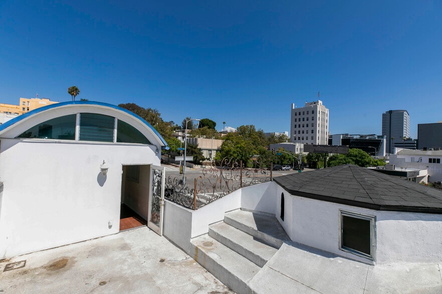 More Photos Of 6340 Yucca St, Los Angeles Restaurant For Lease