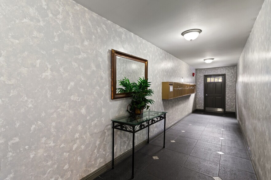 More Photos Of 721 W 30th St, Los Angeles Apartments For Sale