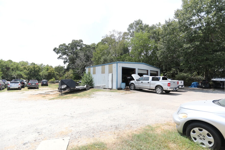 More Photos Of 815 E Davis St, Conroe Auto Dealership For Sale