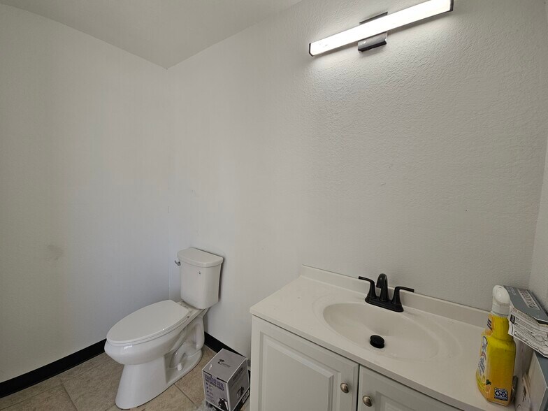 More Photos Of 3829 Rising Sun Rd, Bullhead City Distribution For Lease