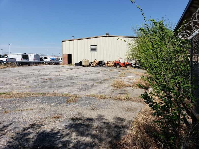 More Photos Of 3317 Inwood Rd, Dallas Auto Repair For Lease