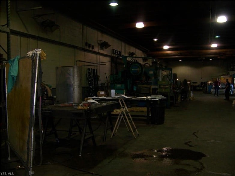 More Photos Of 2359 Triplett Blvd, Akron Manufacturing For Sale